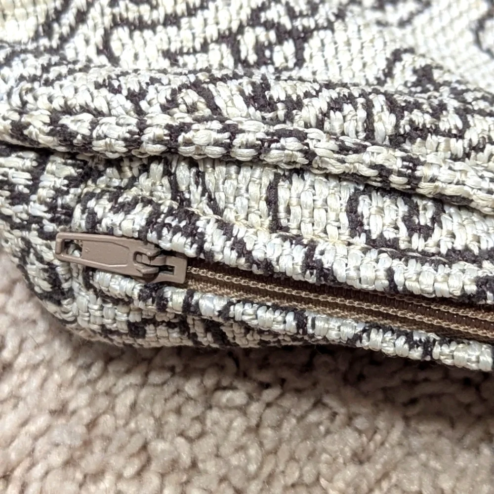 Brand New - (2) La-Z-Boy 18x18 Accent Pillow Covers Paisley Motif - Picture 8 of 14